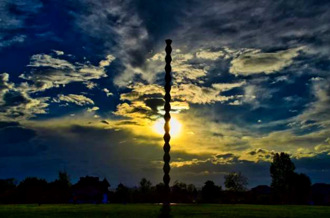 Coloana lui Brâncuşi de la Târgu Jiu împlineşte 82 de ani FOTO: Ionel Scăunaşu