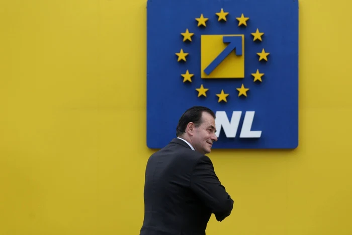 Ludovic Orban,alături de sigla PNL. FOTO Inquam Photos