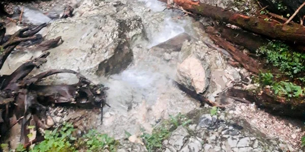 Furtunile au condus la închiderea canioanelor 7 Scări şi Tamina FOTO Salvamont Braşov
