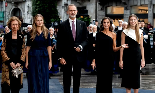 Regele Felipe Regina Letizia Leonor și Sofia GettyImages 1747057508 jpg
