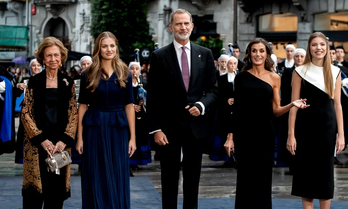 Regele Felipe Regina Letizia Leonor și Sofia GettyImages 1747057508 jpg