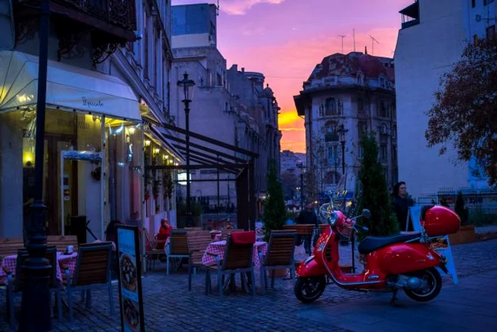 
    Distracţia continuă în Club AFoto Arhivă Personală  