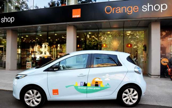 Autoturismele Renault Zoe se pot încărca în parcarea companiei, iar autonomia variază între 100 şi 150 de kilometri, în funcţie de stilul de condus al şoferului