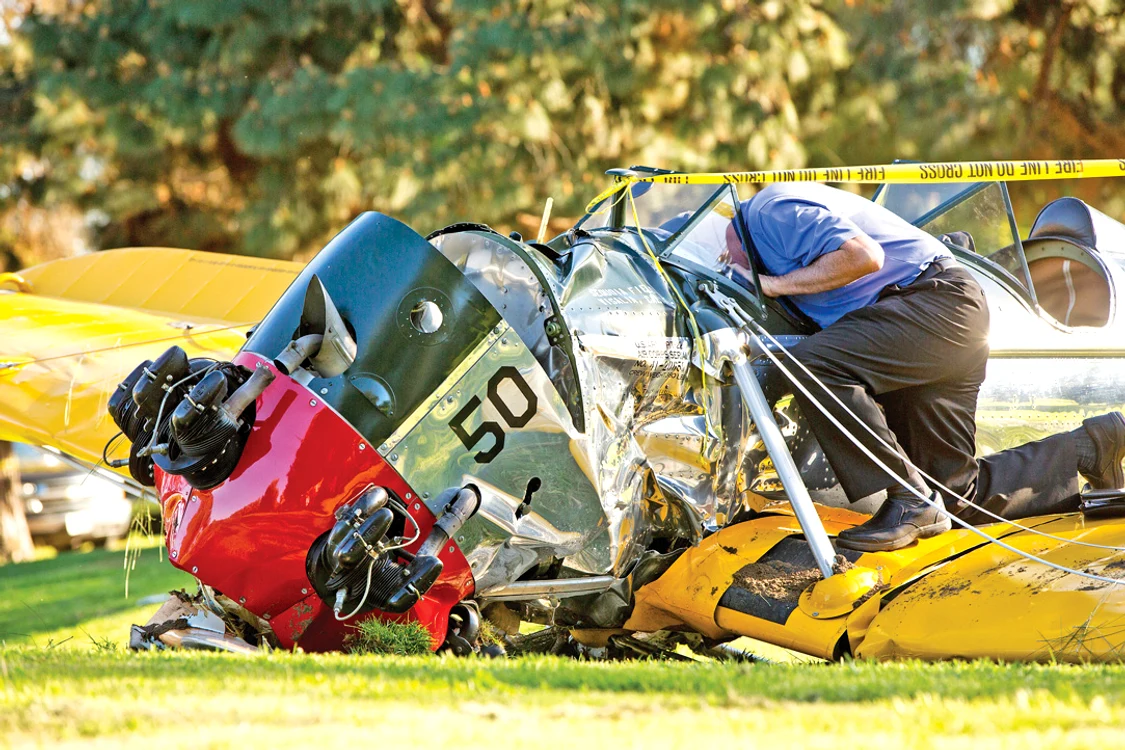 2015 Scapă cu viaţă după  o aterizare forţată  la bordul avionului  Ryan PT-22 Recruit,  după ce i se opreşte  motorul la peste  250 m înălţime