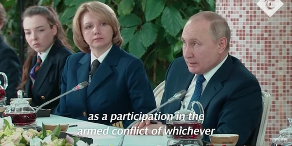 Vladimir Putin şi stewardesele Aeroflot Sursa Youtube The Telegraph