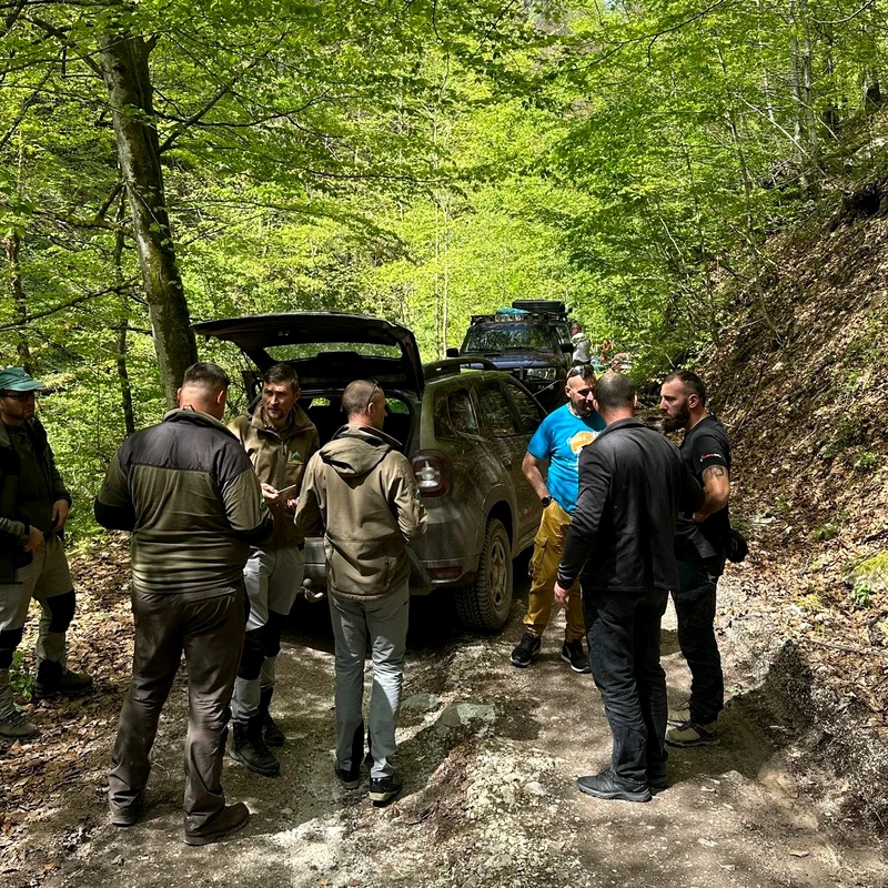 Rangerii au împărţit amenzi printre şoferii polonezi. foto: Facebook Parcul Natural Apuseni