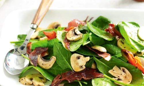 Salata cu spanac si ciuperci jpeg