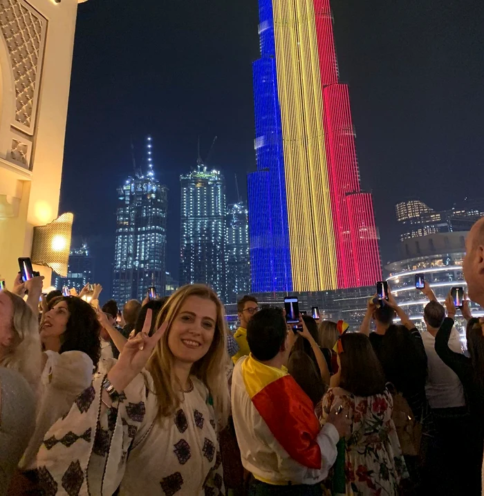 
    Urare de „la mulți ani” pentru românii de pretutindeni, în piașa Times Square din New YorkFoto: PRO TV  