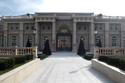  Primele fotografii cu clădirea au apărut în 2010 jpeg