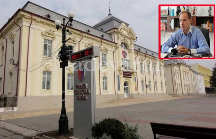 Imagine cu sediul Primăriei Caracal şi Eduard Ciocăzanu (FOTO: Mugurel Manea)