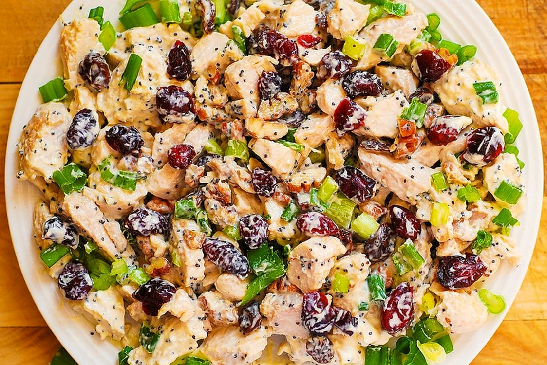 Salata de pui cu merisoare si nuci pecan jpeg