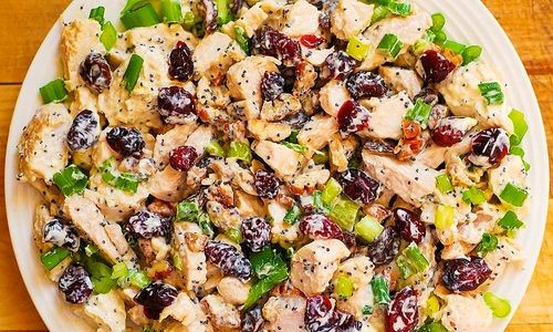 Salata de pui cu merisoare si nuci pecan jpeg