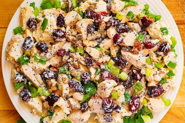 Salata de pui cu merisoare si nuci pecan jpeg