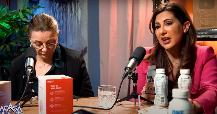 Invitatele și gazda podcastului au promovat produse pentru slăbit. FOTO: captură video YouTube