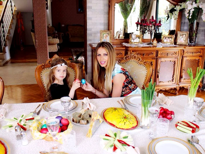 Hristos a inviat!Sa aveti sarbatori linistite