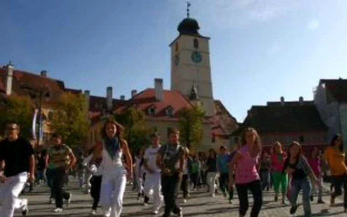 Sibiu: Flash mob pentru Michael Jackson în centrul Sibiului (GALERIE FOTO SI VIDEO)