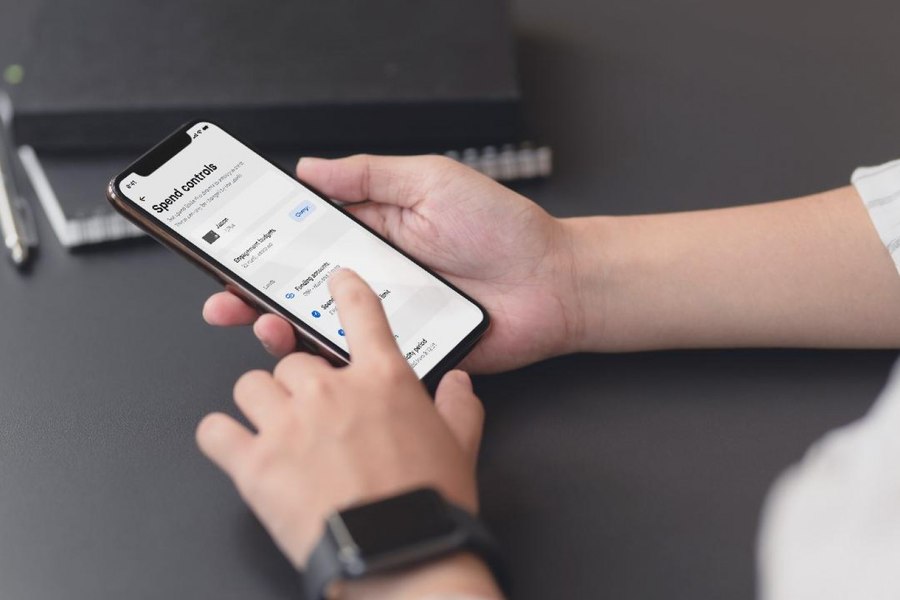 Revolut a lansat o aplicație care calculează impozitul pe venit și îți arată cât ai de plătit la ANAF
