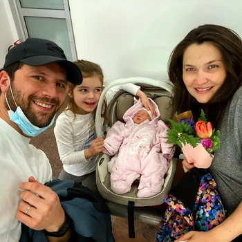 Adrian Nartea, în momente de maximă fericire, alături de fetele lui