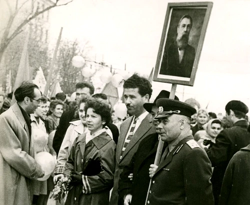 Nicolae Testemiţanu (centru), la un miting