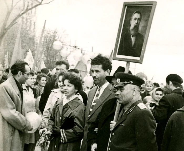 Nicolae Testemiţanu (centru), la un miting 