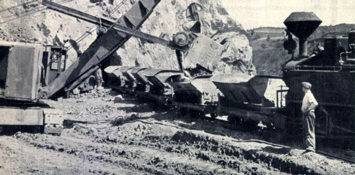 În cariera minieră Teliuc. Foto: Revista Flacăra. 1955