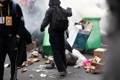 Gunoaie pe străzile din Paris FOTO Profimedia 