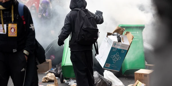 Gunoaie pe străzile din Paris FOTO Profimedia 