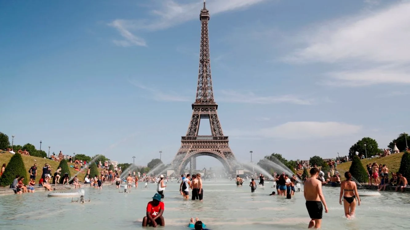 Parisul a luat măsuri fără precedent în fața valului de caniculă / Sursa foto: Newsweek