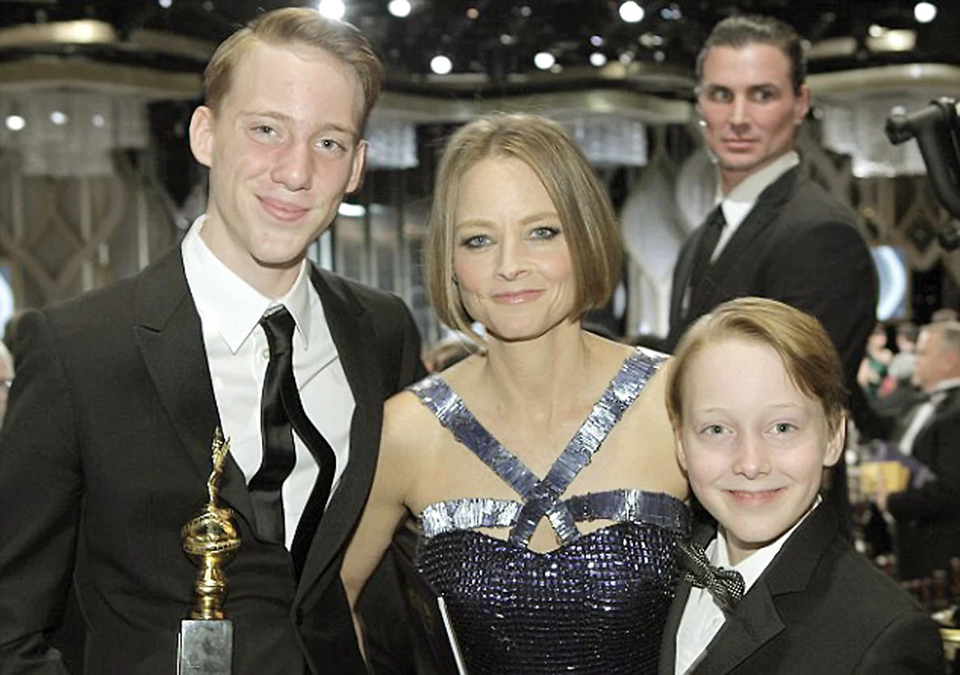 Jodie Foster, o mamă mândră de  copiii ei: Charles, 18 ani şi Kit, 15 ani
