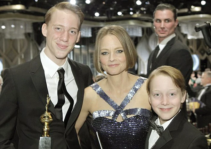 Jodie Foster, o mamă mândră de copiii ei: Charles, 18 ani şi Kit, 15 ani