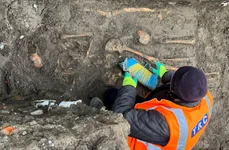 Necropolă medievală descoperită la Pitești (© Facebook / Cristian Gentea)