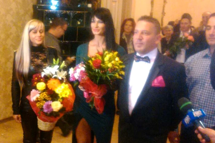 Costin şi iubita sa, Ela