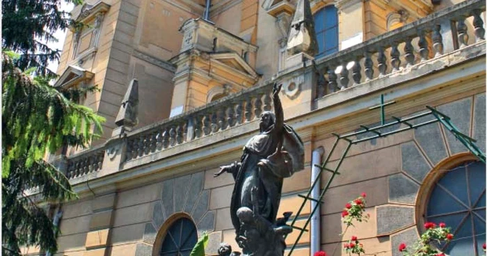 Catedrala catolică din Oradea, un edificiu impunător