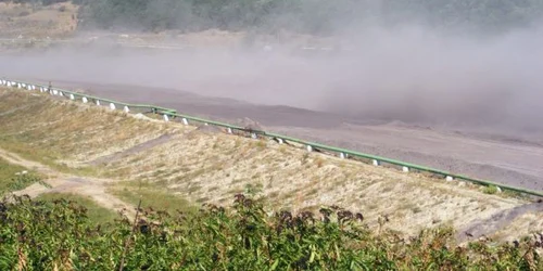 depozitul de cenuse al termocentralei de la halanga FOTO Corina Macavei 