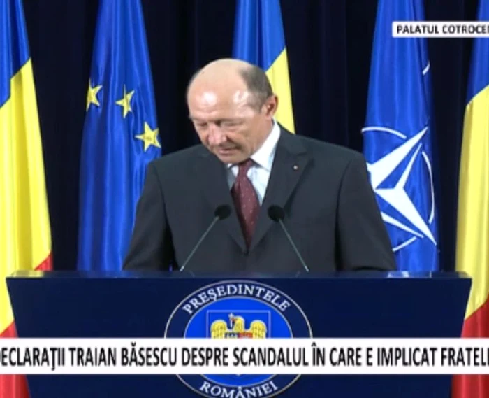 Traian Băsescu a lăsat capul în jos şi a plecat repede de la pupitru.
