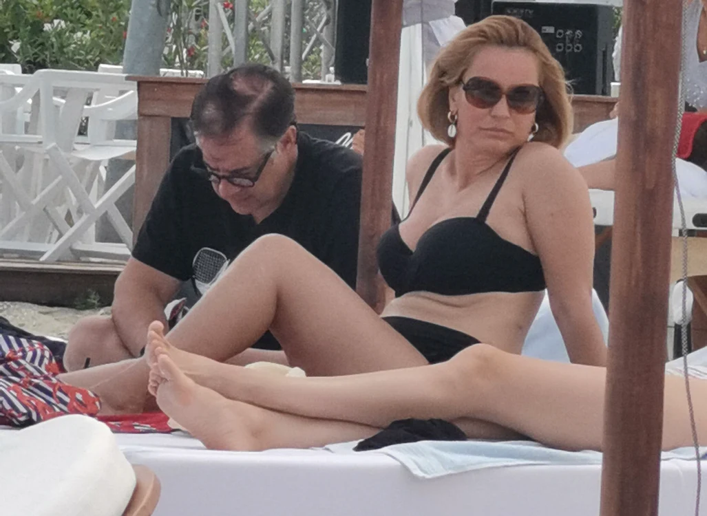 
    Fotoreporterii Click! au surprins-o pe Andreea Esca la plajă, alături de soțul ei, Alexandre EramFoto: Mihai Ionescu  
