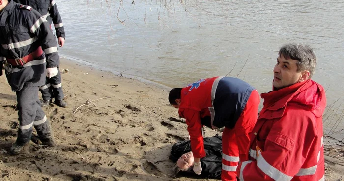 Femeia s-a aruncat în Someş de pe digul din apropierea Podului Golescu