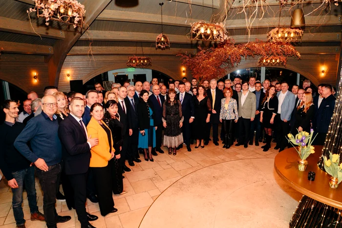 Premierul Bolojan, la petrecerea deputatului liberal Mircea Roșca FOTO: FB