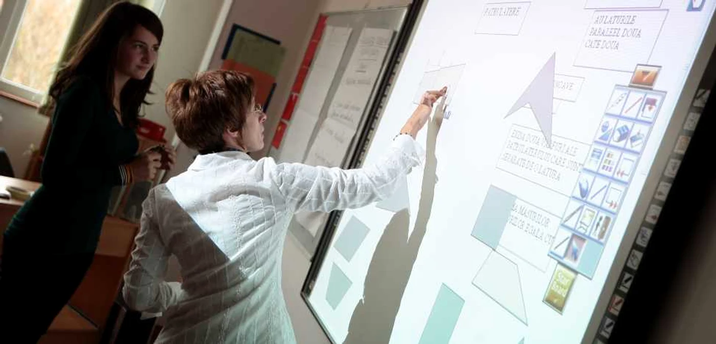 Un criteriu de desemnare a profesorilor este acela privind introducerea unor sisteme moderne de predare. 