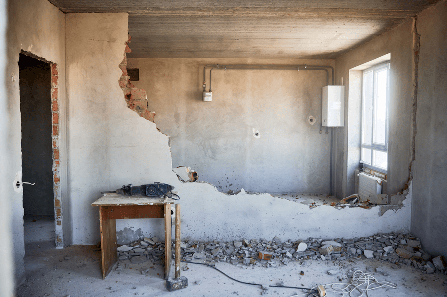 Descoperirea unei femei în timpul unor renovări: ce a ascuns soțul în zidul dormitorului