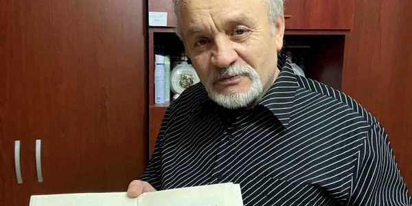 Carte cu autograful lui Ceausescu FOTO Agerpres (1) jpg