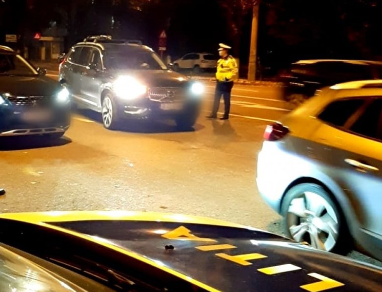 Un polițist a fost prins beat la volan, pe DN 7A. „A fost demarată o anchetă disciplinară”
