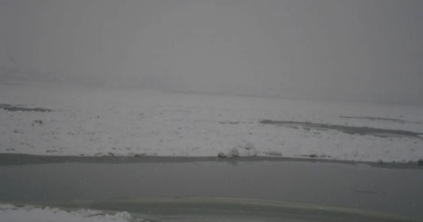 Sloiurile de gheaţă se întind pe toată suprafaţa fluviului