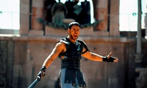 Russell Crowe, în „Gladiatorul”, în 2000 jpeg