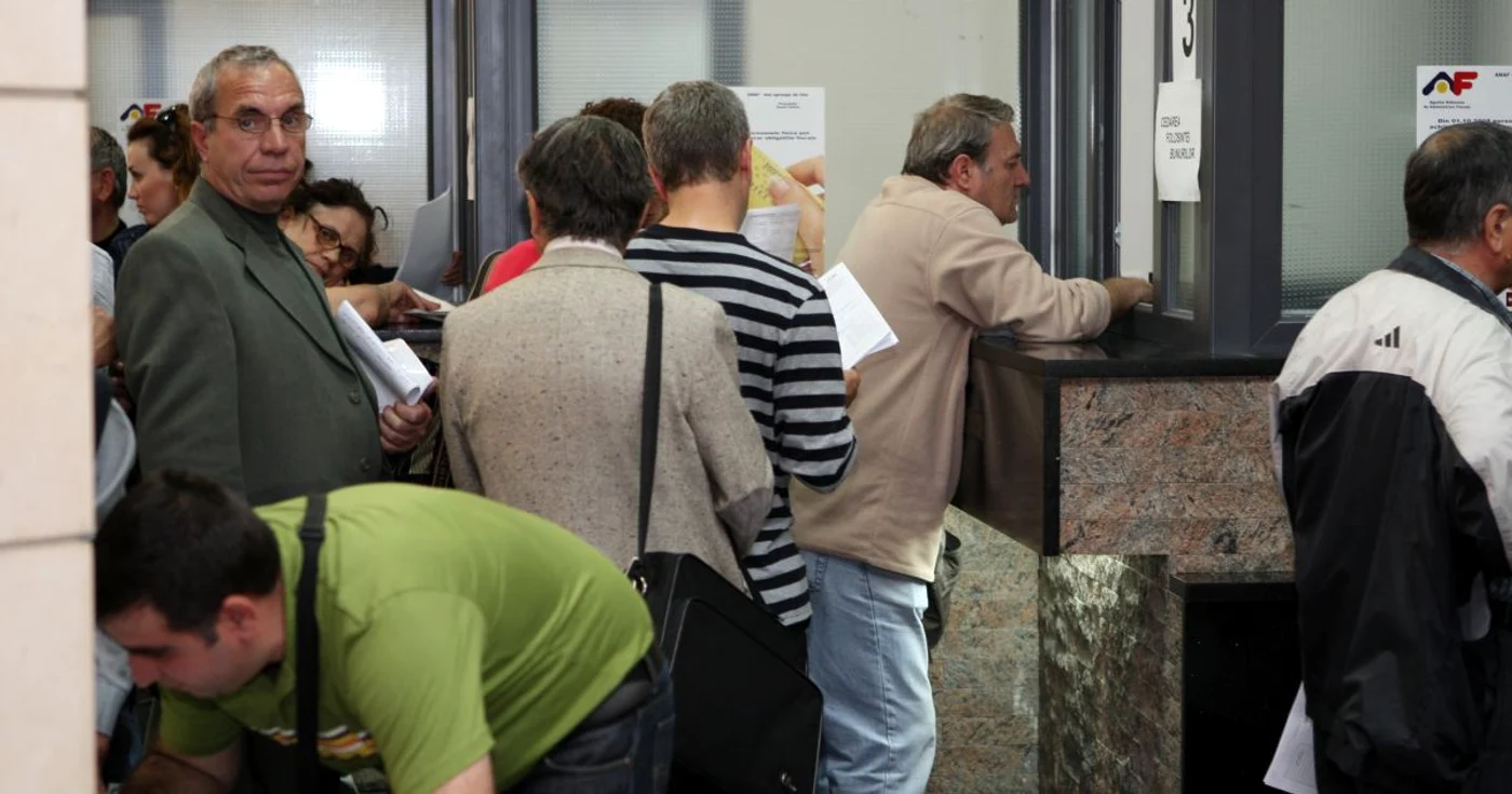 Sistemul de plăţi on-line ar elimina cozile de la ghişeele administraţiei publice locale din Galaţi