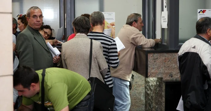 Sistemul de plăţi on-line ar elimina cozile de la ghişeele administraţiei publice locale din Galaţi