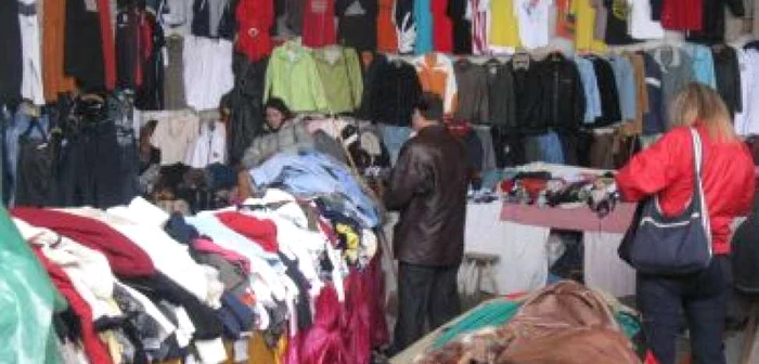 Neregulile găsite în rândul comercianţilor de haine purtate au condus la amenzi