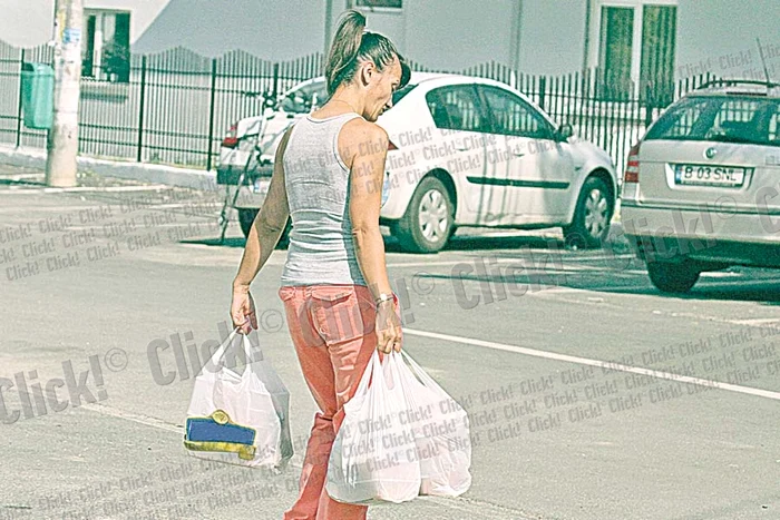 Familia Anamariei  Prodan a umplut până la refuz portbagajul  maşinii cu fel de fel  de cumpărături (FOTOGRAFII: BLITZ)