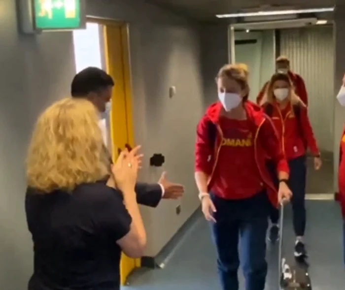 Ana Maria Popescu a refuzat să strângă mâna lui Eduard NovakFoto: Captură Video