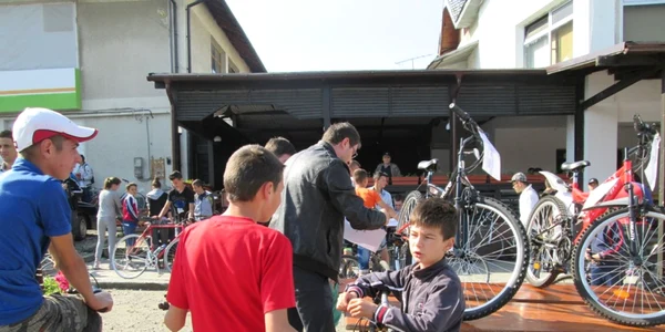 Concurs de ciclism în comuna Măciuca. 70 de ciclişti s-au întrecut pe o distanţă de câteva zeci de kilometri